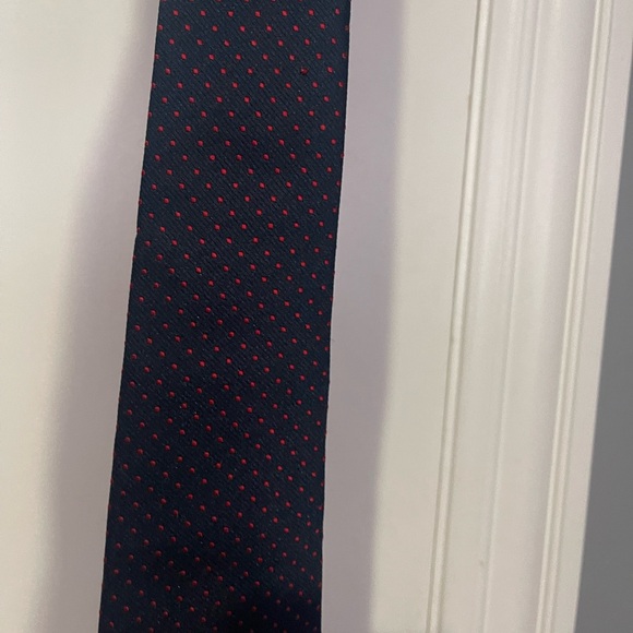 Christian Dior Tie Navy Blue with red tiny spots Sz Os - Picture 6 of 12